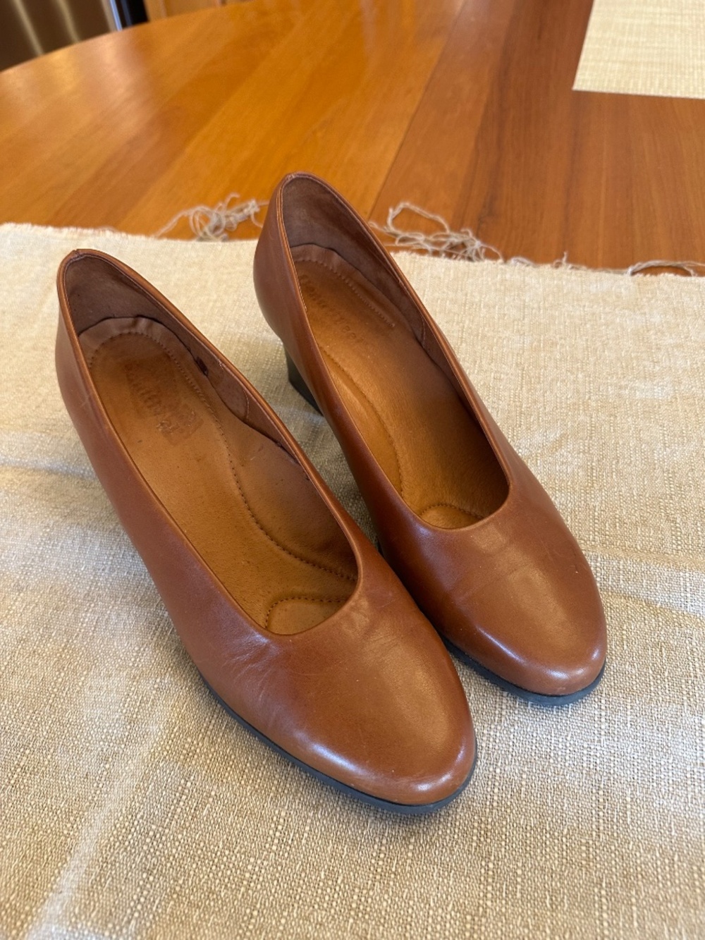 BeautiFeel Brown Leather Low Block Heel Pumps